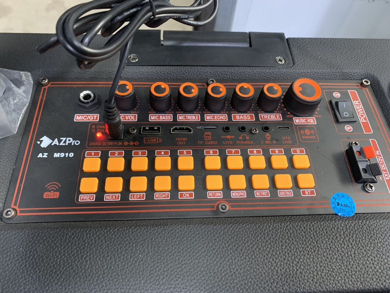 Loa Xách Tay Màn Hình AZ-M910 - Điện Máy Plus